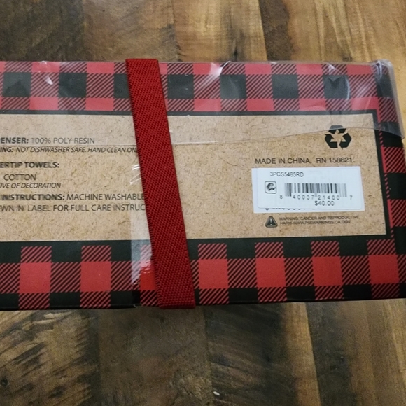 MISTLETOE FARMS Peppermint 3-Pc. Towel & Pump Set - Picture 7 of 7